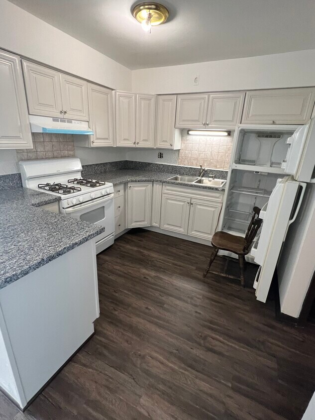 New cabinets and granite counters - 8054 W 95th St