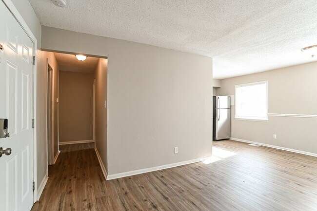 Foto del edificio - 1618 Longleaf Dr