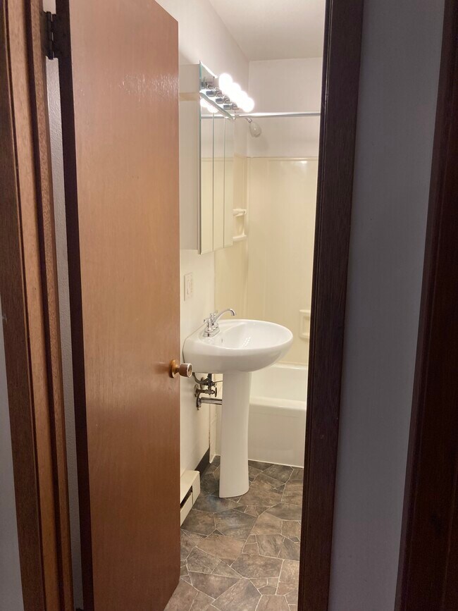 Building Photo - 214 NW College Ave