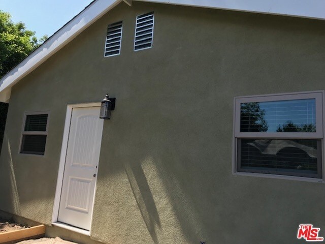 Primary Photo - 8643 Langdon Ave