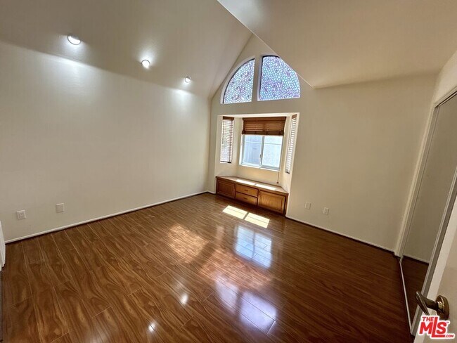 Foto del edificio - 5145 Yarmouth Ave