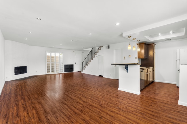 Living space angle 2 - 11100 Acama St