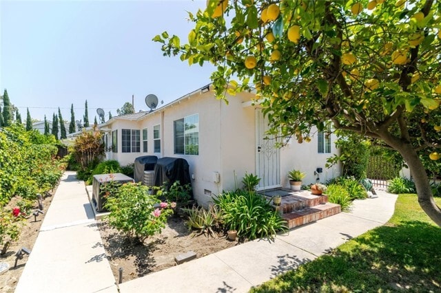 Foto del edificio - 5618 Riverton Ave