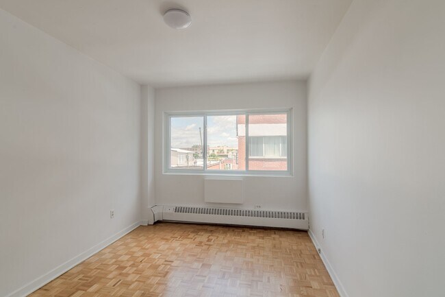 Photo du bâtiment - 809 Av. Bloomfield