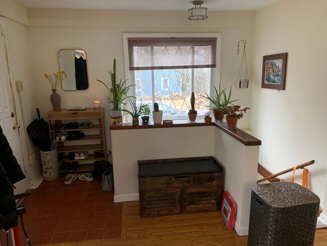 Foto del edificio - 3 bd/1.5 bath Charming Home just 4 blocks from IU Jacob's School of Music - Available August 2026!