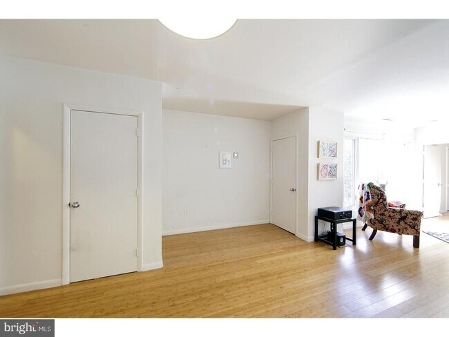 Building Photo - 447 Fairmount Ave