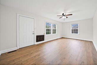 Building Photo - 926 W Happy Hollow Dr