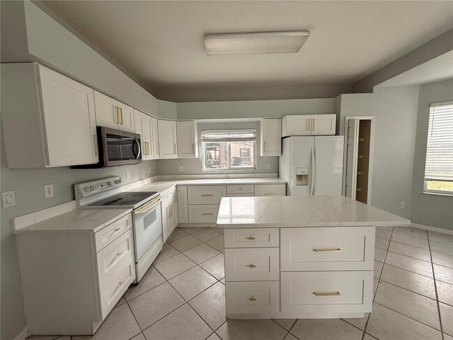 Building Photo - 10782 Plantation Bay Dr