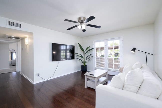 Foto del edificio - 5995 N 78th St