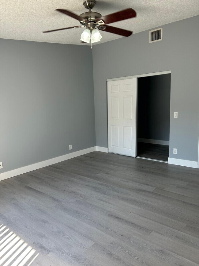Building Photo - 161 Meadows Dr