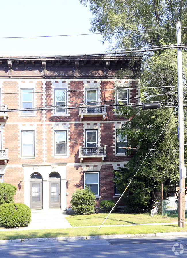 Building Photo - 817-819 Mamaroneck Ave