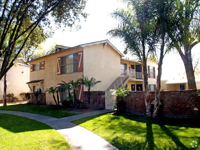 Building Photo - 1100 W Porter Ave