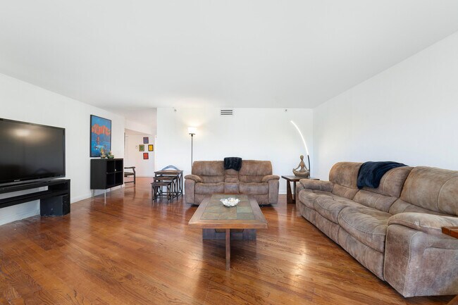 Foto del edificio - 4301 N Ocean Blvd
