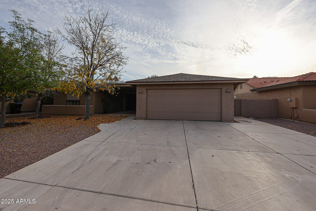 Foto principal - 26033 S Hollygreen Dr