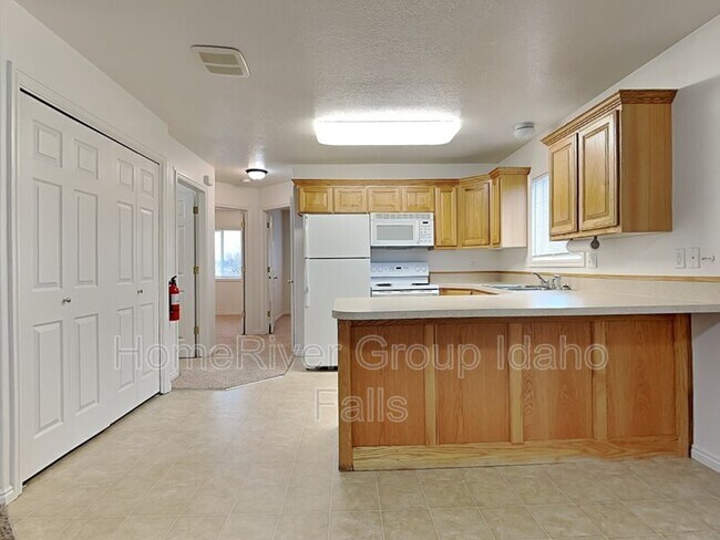 Building Photo - 1374 Midway Ave