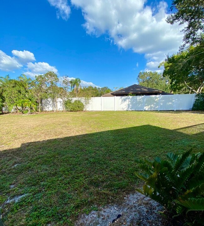 Foto del edificio - 1429 Dogwood Dr