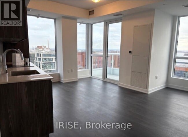 Building Photo - 15 Richardson St