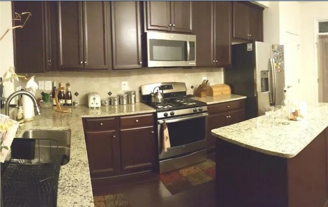 Foto del edificio - 7735 Duncannon Ln
