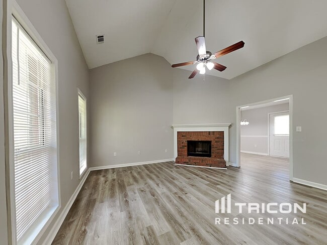 Building Photo - 226 Oakwood Cir