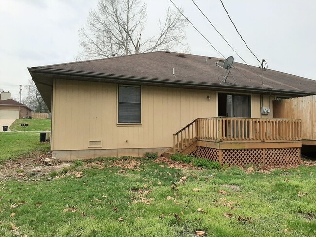 Building Photo - 2 Bedroom 2 Bathroom duplex on the South S...