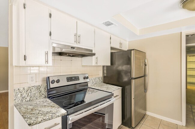 Foto del edificio - 7360 Monterey Blvd