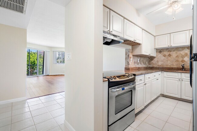 Building Photo - 2760 Banyan Rd