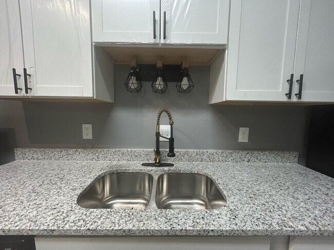 Foto del edificio - Charming 2BR Townhome in Union City