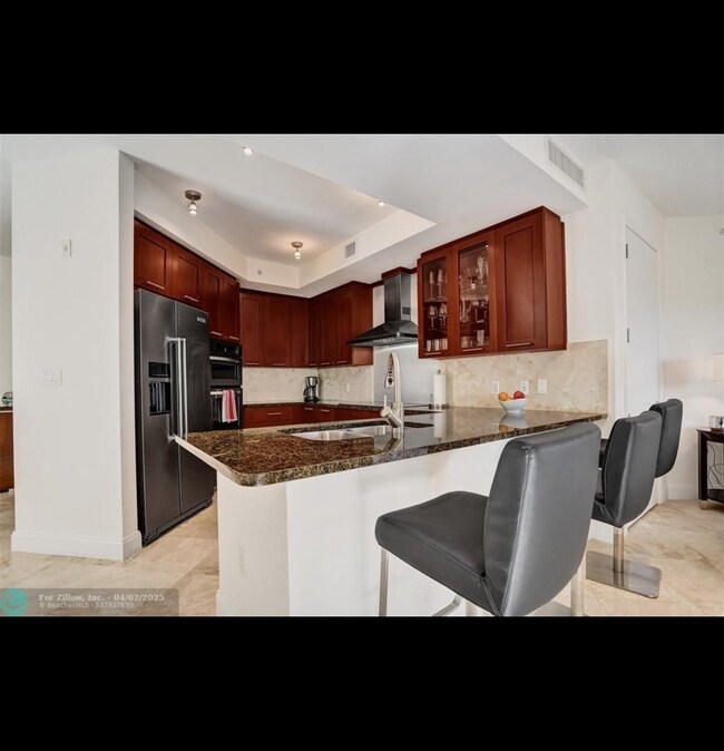 Building Photo - 2501 N Ocean Blvd