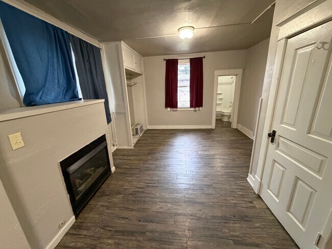 Foto del edificio - 1605 N Madison St