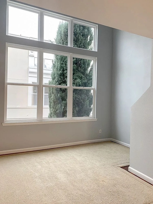 Building Photo - 346 Dunsmuir Terrace