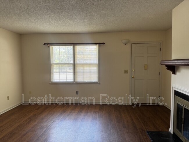 Foto del edificio - 738 Coventry Ln