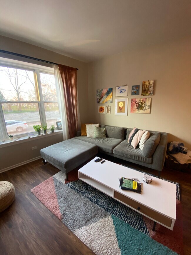 Foto del edificio - 1457 W Lawrence Ave