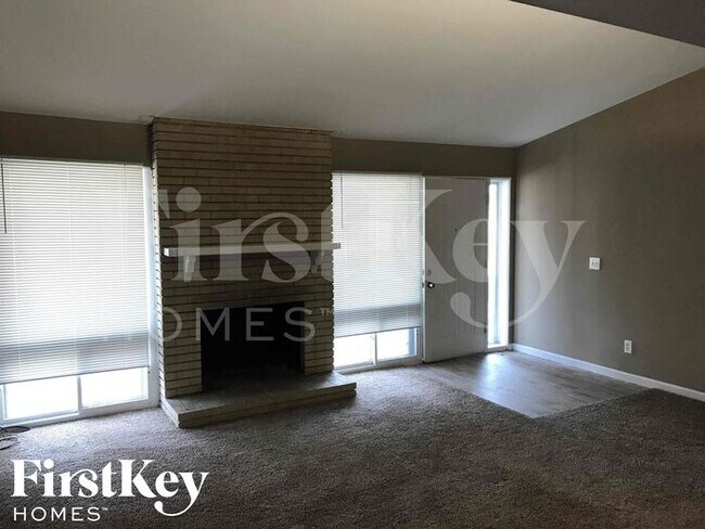 Foto del edificio - 2410 Brook Dr