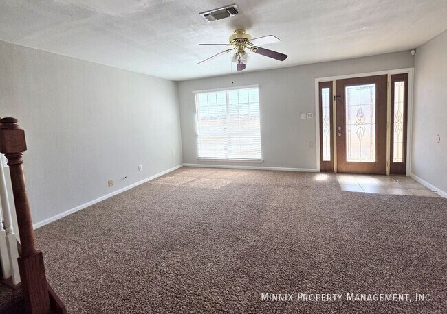 Foto del edificio - 1325 E Cowden Ave