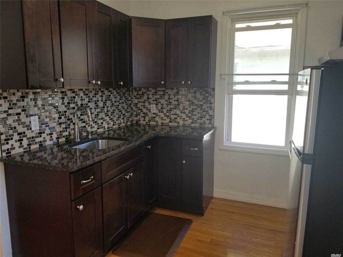 Foto principal - 93-22 86th Rd