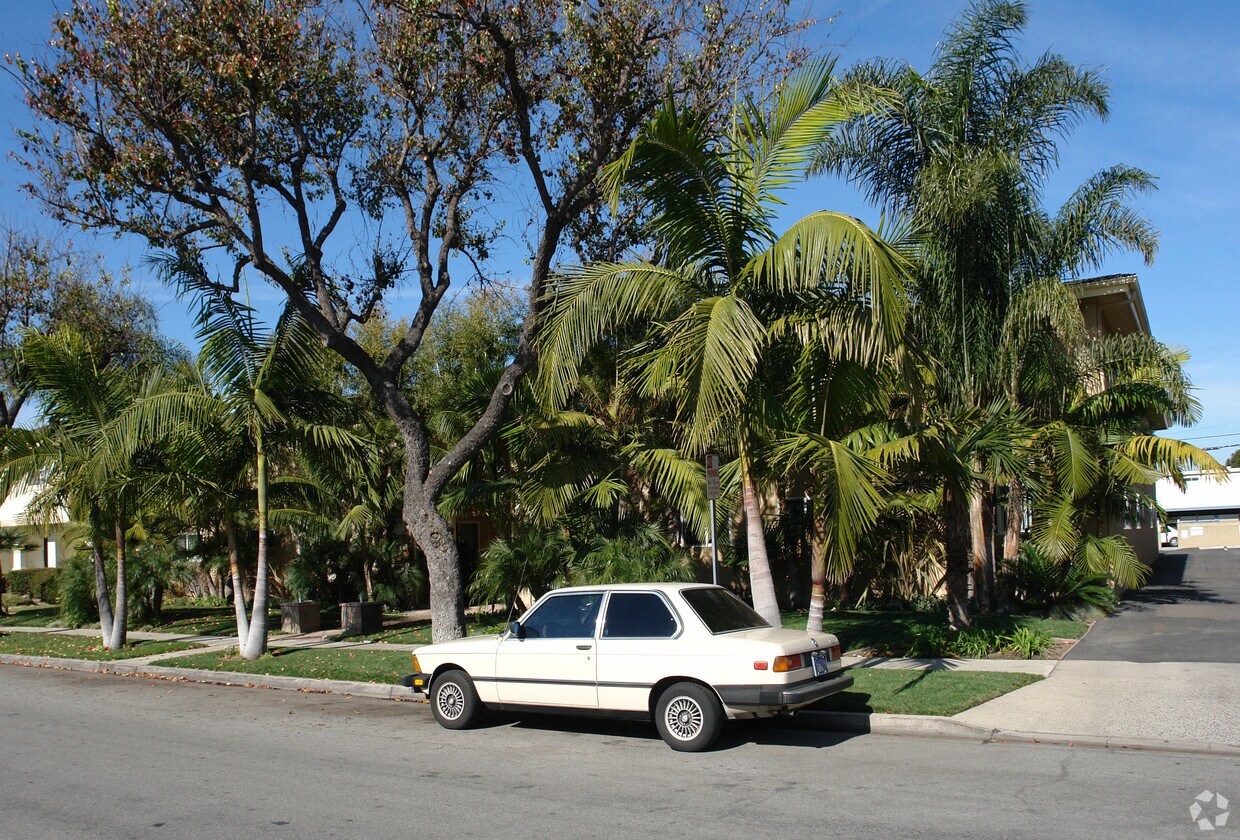 Foto del edificio - 4111-4121 Howard Ave