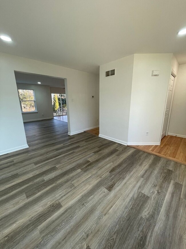 Foto del edificio - 106 Country Run Dr