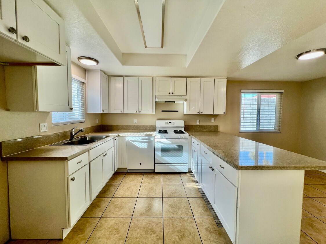 AVAILABLE NOW !! 3-bedroom 2 bath Duplex ... - AVAILABLE NOW !!  3-bedroom 2 bath Duplex ...