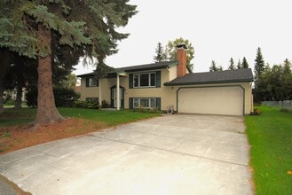 Building Photo - 1055 Kodiak St
