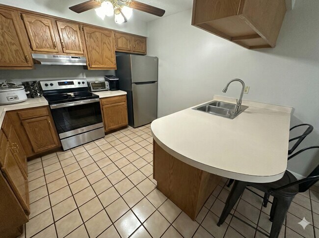 Building Photo - 1641 Olympus Dr