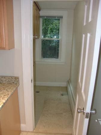 Foto del edificio - 124 Raymond Rd