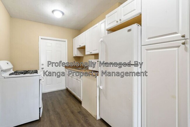 Building Photo - 428 Roseland Dr