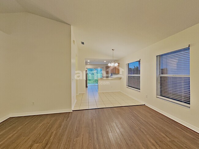 Foto del edificio - 8431 Deer Chase Dr