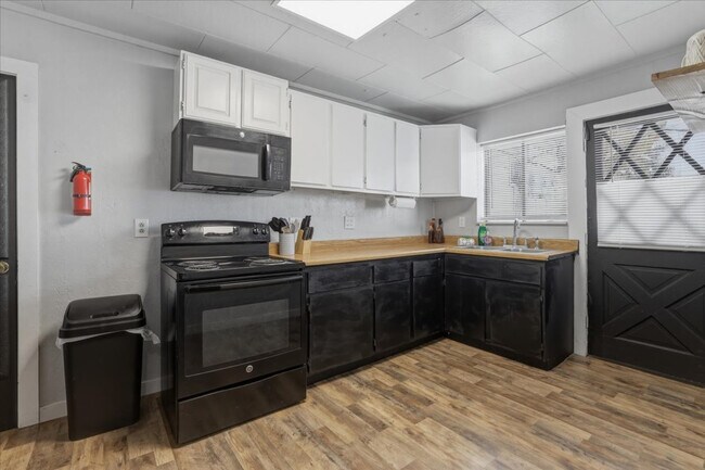 Foto del edificio - 290 E 4th S