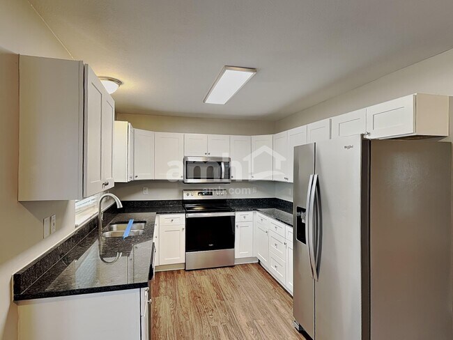 Foto del edificio - 8022 Crete Ln