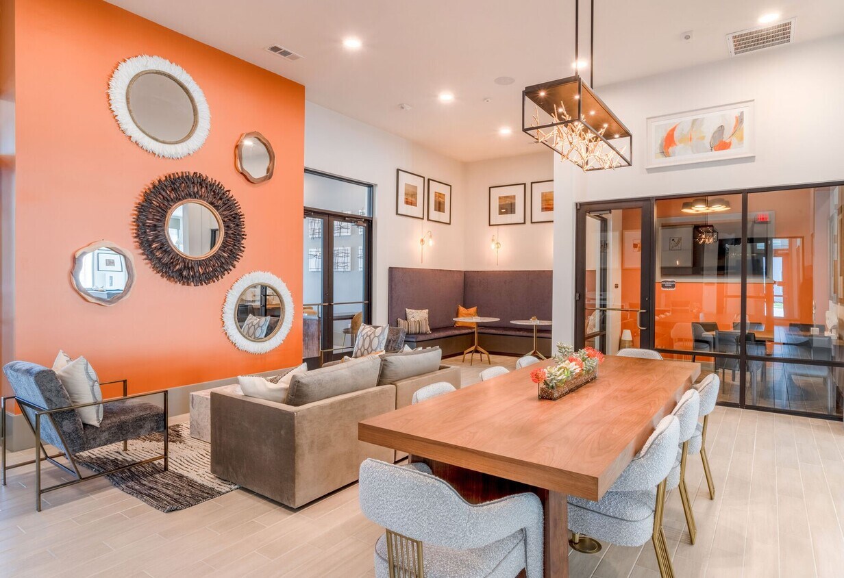 Foto principal - 13939 Hillcroft Ave