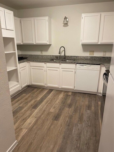 Foto del edificio - 522 Towne House Lane