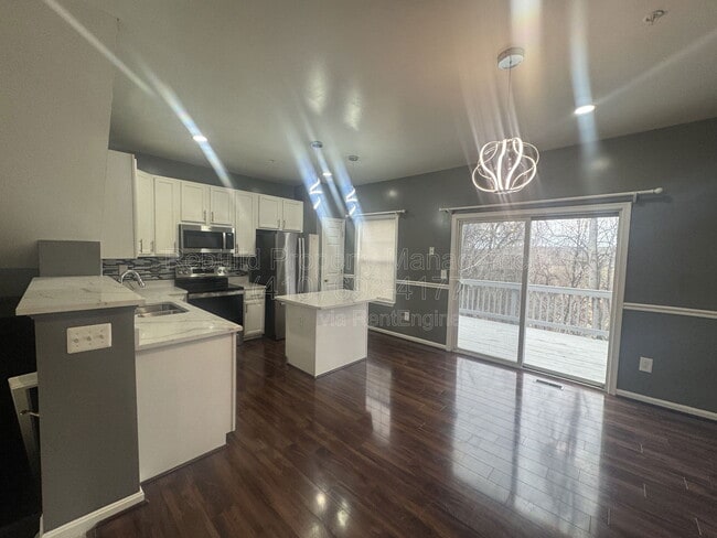 Building Photo - 54 Royalty Cir