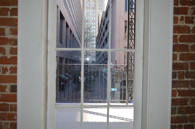 Building Photo - 330 Camp St