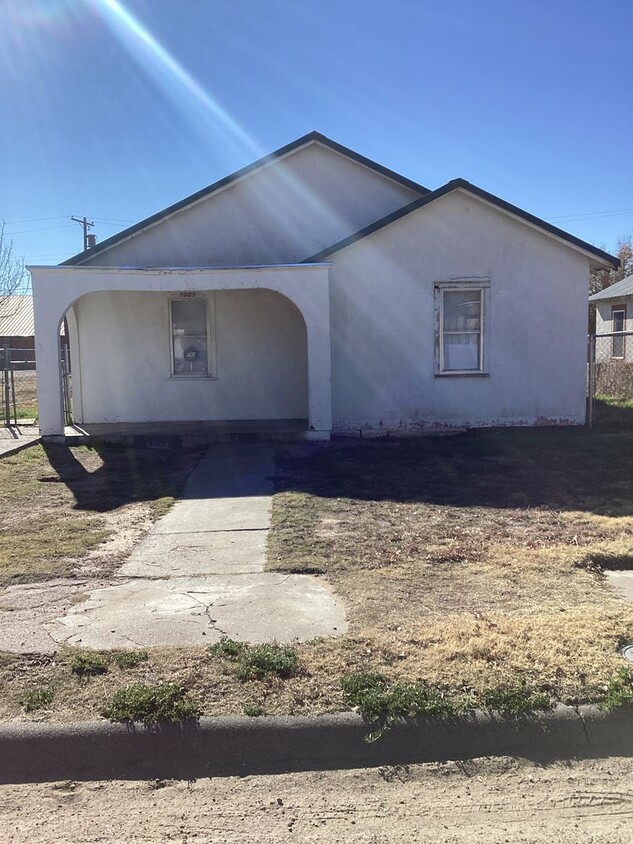 Primary Photo - Vintage 3 bedroom 1 bath home!